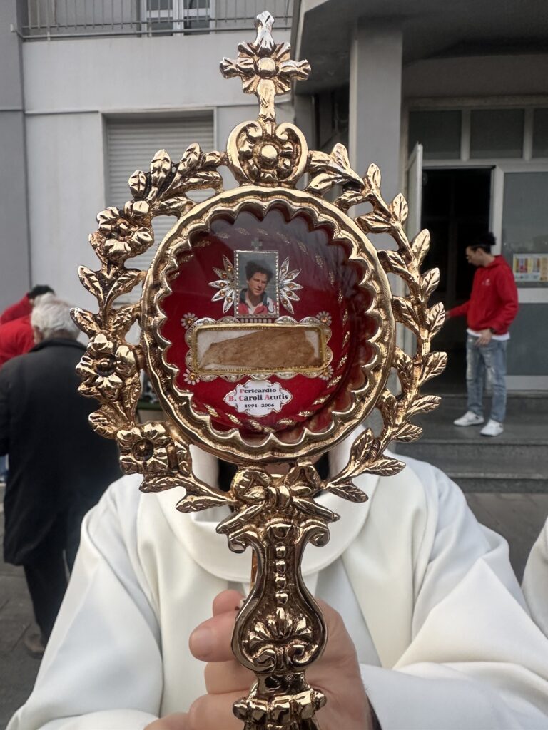 La reliquia del pericardio di Carlo Acutis per tre giorni a San Calogero, il paese calabrese dov’è nato il primo musical sul futuro santoWhen the saints go marching in