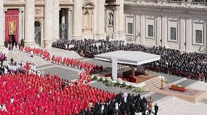 I funerali di Papa Francesco presieduti dal cardinale Re“Ora chiediamo a Te di pregare per noi”