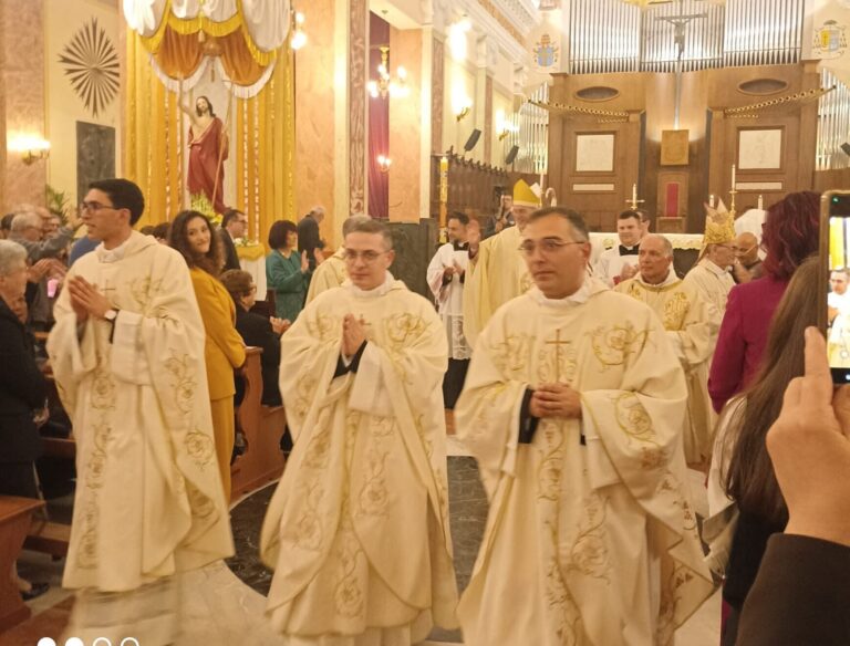 L'ordinazione per l'imposizione delle mani del vescovo Attilio Nostro nel Duomo di MiletoDon Raffaele, don Emanuele e don Ivan sono sacerdoti