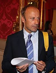 L'intervento dell'economista Domenico Cersosimo alle Giornate di Studio dell'Istituto Teologico Calabro, presso il Seminario San Pio X di CatanzaroQuali povertà offendono l’umano? La Calabria e il Sud, nel tornante del riscatto