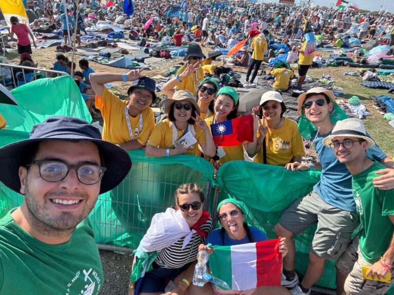 Testimonianze vibonesi dal Giubileo dei Giovani culminato nella spianata di Tor VergataCarmelo, don Giuseppe e gli altri 999.998 (sulla via del ritorno)