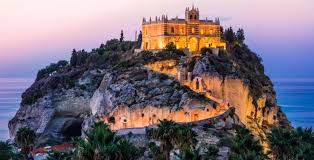 Esperienziale, accessibile, di comunità, religioso: sono i nuovi caratteri del Turismo 4.0, incamminato sulla "via della Bellezza"Il turismo, risorsa culturale e spirituale