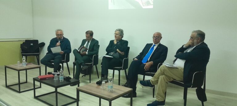 "La storia non più sfondo, ma proscenio della riflessione ecclesiale", dice il vescovo Savino a BisignanoPer una coscienza nuova della Dottrina sociale della Chiesa