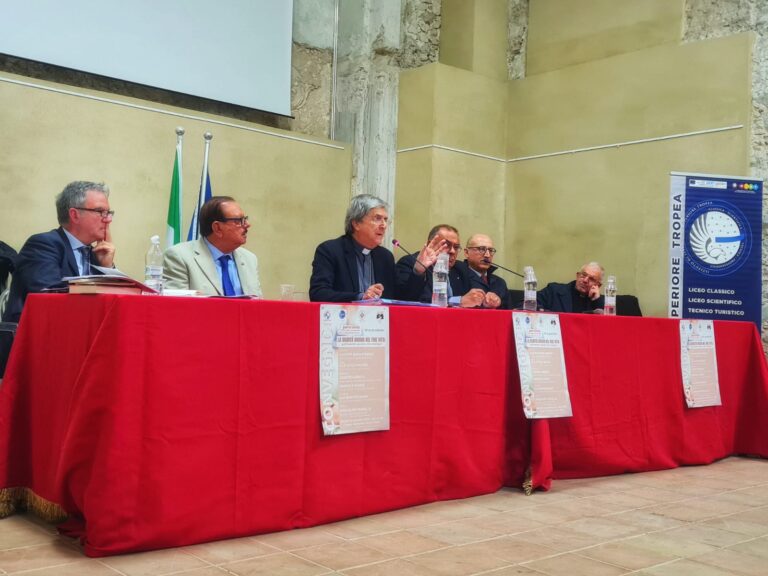 La relazione del dr. Giuseppe Gabrielli al convegno "La dignità umana nel fine vita" promosso a Tropea da tre realtà associative e da Parva FavillaLa medicina di fronte al fine-vita