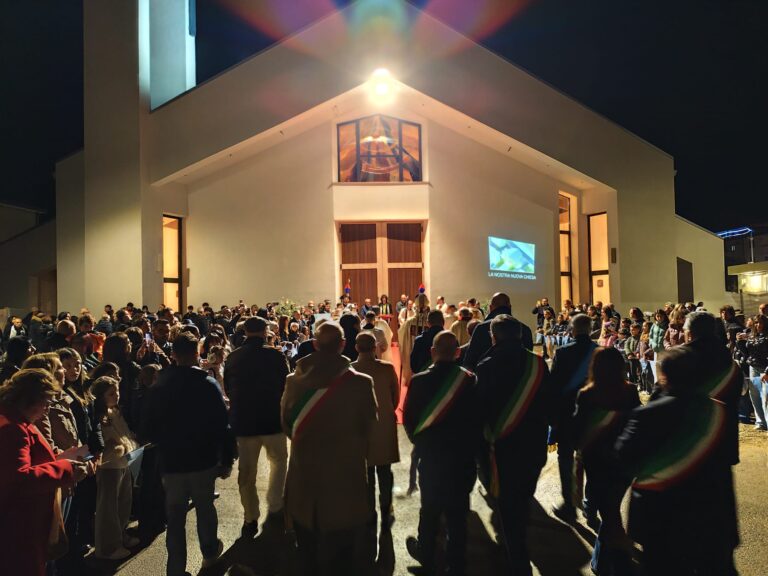 L'arcivescovo Claudio Maniago a Squillace Lido, alla dedicazione dell'edificio di culto a San Nicola“Una nuova chiesa: il segno della presenza di Dio in mezzo a noi”