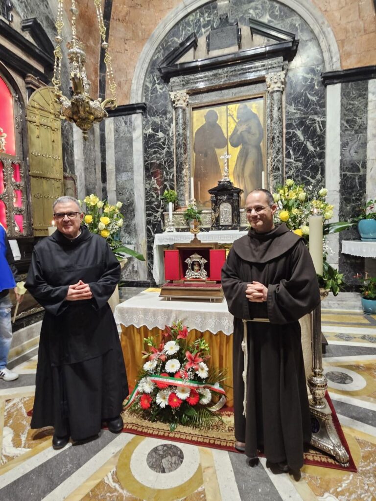 Accolta nella Basilica di Paola una reliquia del Poverello d'AssisiQuei due santi chiamati Francesco