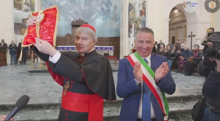 Il cardinale Battaglia questa mattina ha ricevuto la cittadinanza onoraria di Squillace, dopo quella, sabato scorso, di CatanzaroLe consegne di don Mimmo: “Pace, coraggio, speranza”