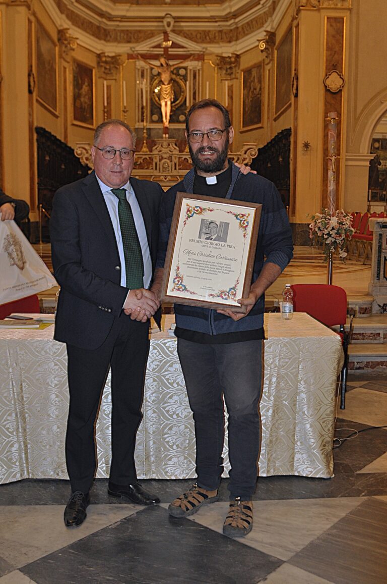 Consegnato al missionario comboniano, veneto di Schio (Vi), il riconoscimento intitolato al "sindaco santo" di Firenze giunto alla IX EdizioneL’ Africa del vescovo Christian Carlassare al Premio “Giorgio La Pira” di Cassano Ionio