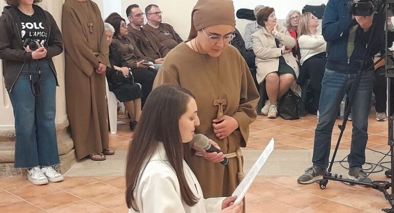 L'ingresso nel noviziato tra le Missionarie della Via di Cassano Jonio (Cs) di una giovane lametinaMartina, la felicità è il coraggio di dire sì
