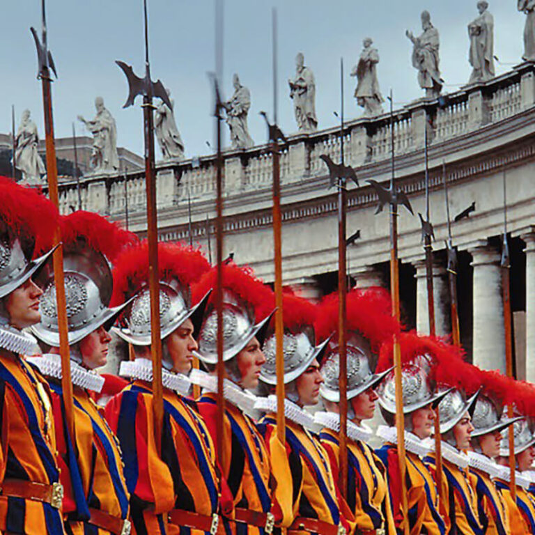 L'unico Corpo armato pontificio sopravvissuto ai mutamenti dettati dalla storiaLe Guardie del Papa: dal 1506 a difesa del piccolo Stato Vaticano