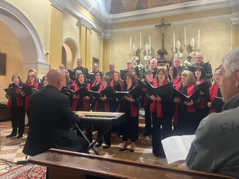 Ieri la "prima" dell'esecuzione a Cremenaga (Va), in una serata di grade spiritualità e preghieraÈ calabrese l’autore del primo Inno in onore di Papa Leone XIV