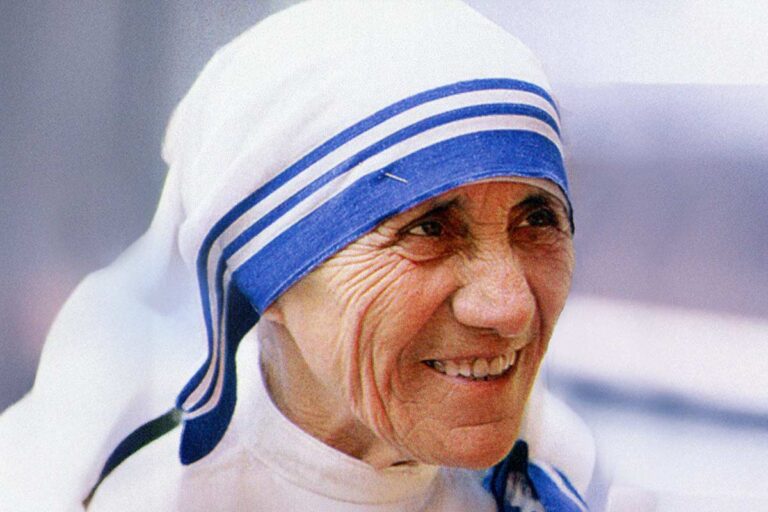 Il 20 maggio 1979 la storica visita a Reggio Calabria, durante la quale la religiosa, proclamata Santa nel 2003, annunciò l'arrivo delle Suore Missionarie della Carità nella nostra regioneMadre Teresa di Calcutta, solo l’amore salverà il mondo