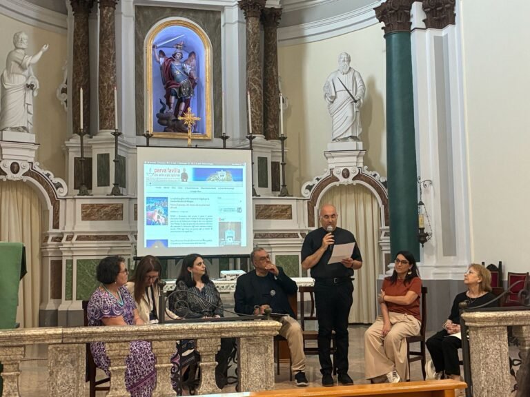 Nella chiesa del Purgatorio, a Tropea, l'evento organizzato dalla rivista Parva Favilla ha introdotto le manifestazioni che porteranno alla Festa Liturgica del Beato Francesco MottolaSette modi di “Comunicare la Santità”