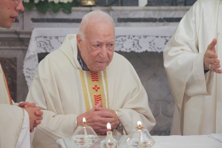 Don Pasquale Russo ha festeggiato i suoi 65 anni di sacerdozio con una celebrazione eucaristica presieduta dal vescovo, mons. Attilio Nostro, nella chiesa parrocchiale di BrivadiIl testimone della “spiritualità del dono”