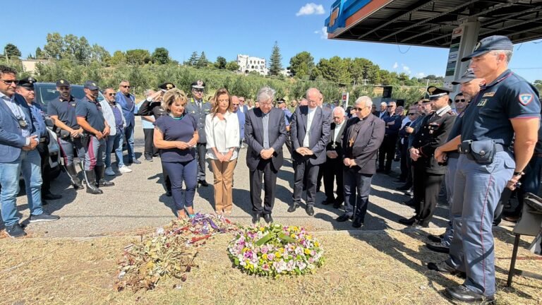 Deposta una corona di fiori nel luogo dell'eccidio dei quattro braccianti immigrati, arsi vivi. A seguire, un convegno.I vescovi calabresi ad Amendolara: “No al caporalato”