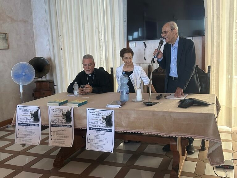 La cerimonia preceduta dal convegno sull'Enciclica "Magnifica Humanitas" con il vescovo mons. Attilio NostroConsegnati i riconoscimenti del “Premio don Mottola 2026”
