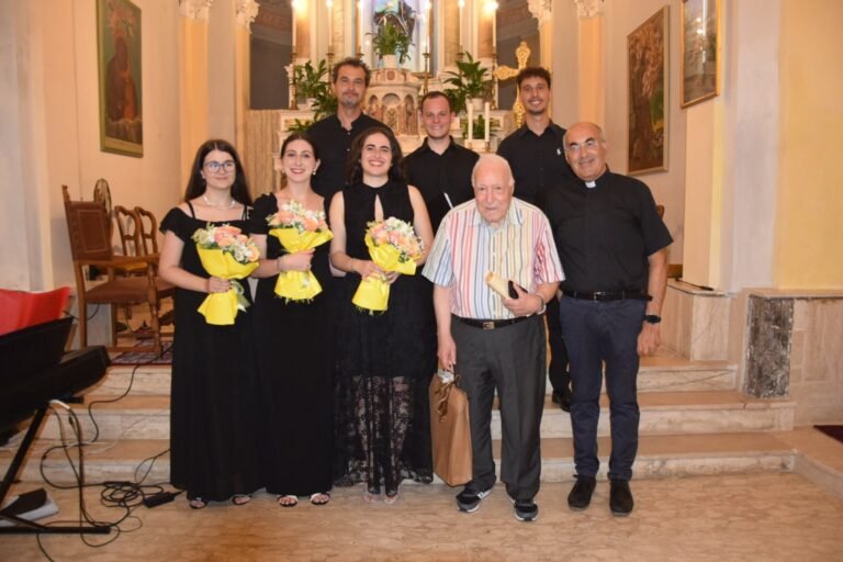 Una comunità in festa per i 65 anni di sacerdozio del parroco emeritoRicadi rende grazie per don Pasquale Russo: “Essere qui, una fibrillazione del mio cuore”