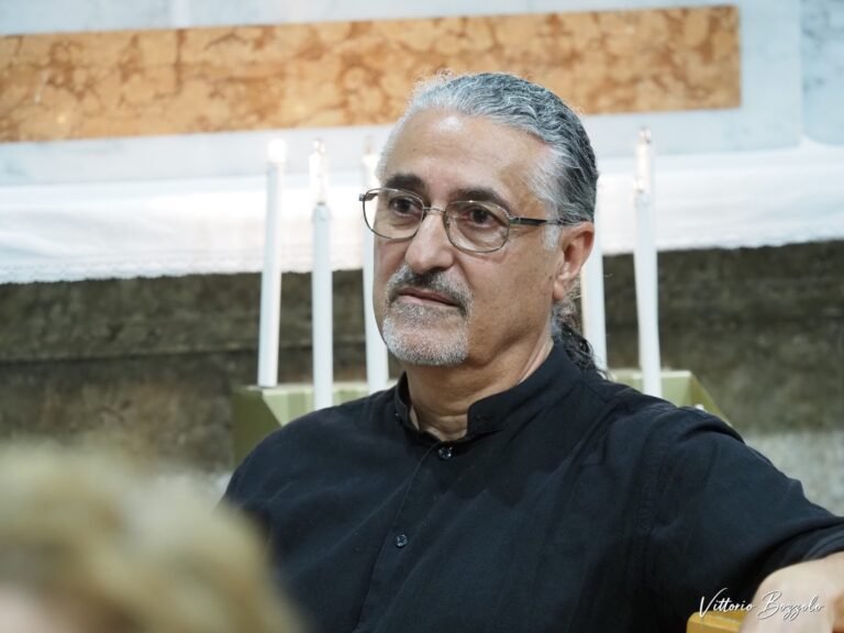 Intervista al musicista tropeano che ha composto l'Oratorio Sacro dedicato al Beato Francesco Mottola ed ha fondato e dirige l' "Orchestra di fiati - Città di Tropea"La musica senza confini del maestro Vincenzo Laganà