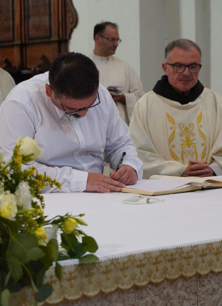 Il "sì" di Giuseppe Arnone: da Corigliano a Grottaglie, la gioia di una vocazione minima«Da oggi appartengo a Te, nella carità di Cristo»