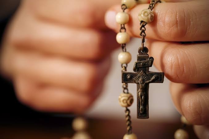 Una preghiera particolarmente cara al Beato di Tropea, come si evince anche dai suoi scrittiIl Rosario nella vita di Don Mottola e degli Oblati